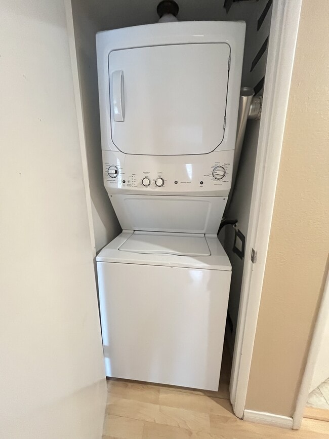 Building Photo - 2920 Luciernaga St