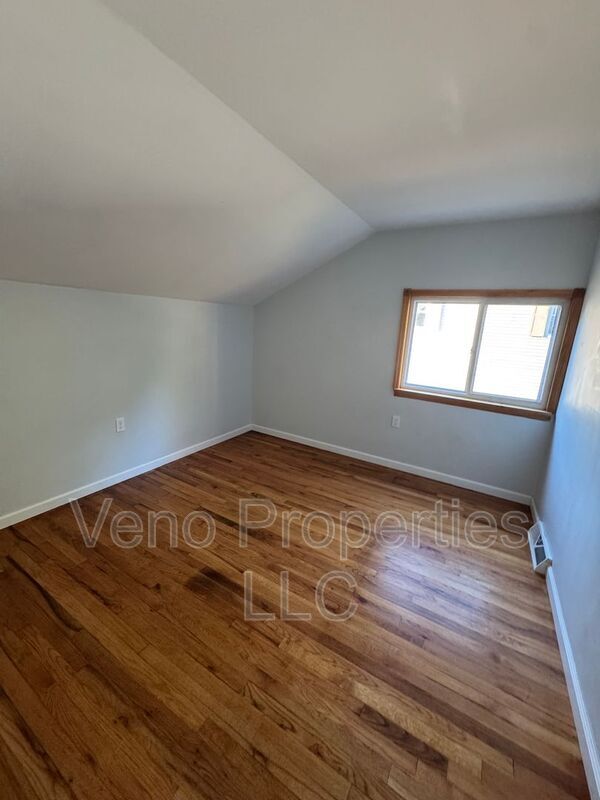 Building Photo - 72 Hathorn Blvd