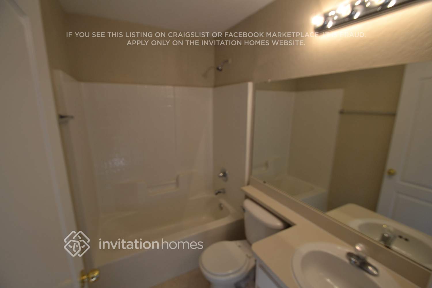 Building Photo - 7988 Oak Run Cir
