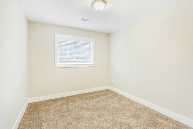 Building Photo - 2122 Nichols Ln