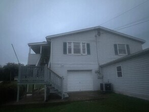 Building Photo - NE Roanoke 2BR