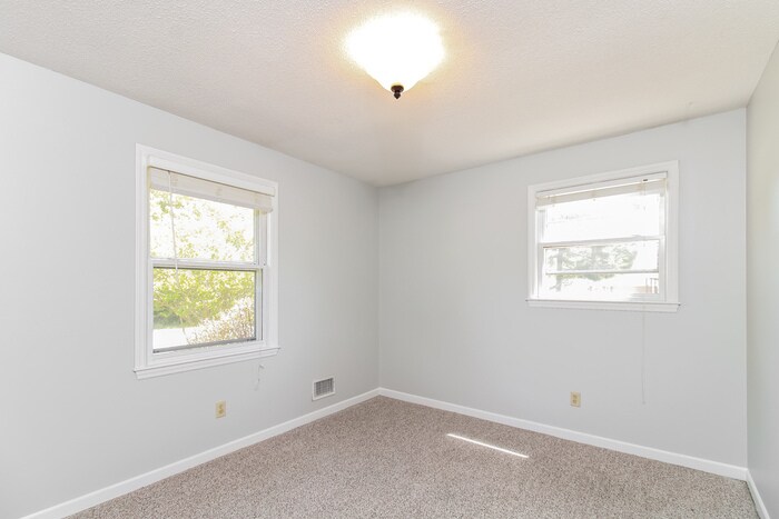 Building Photo - 107 Sedgewood Ln