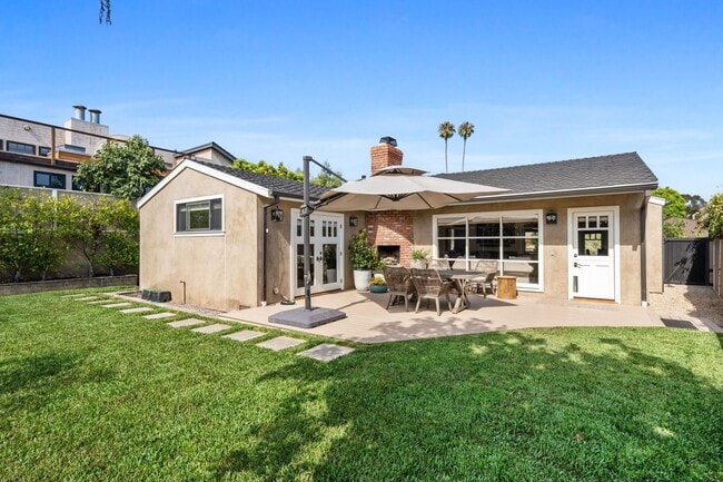 Building Photo - Stunning Single Family Home in the Heart o...