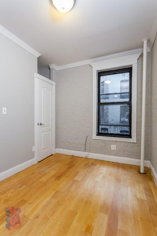 Building Photo - 346 E 18th St