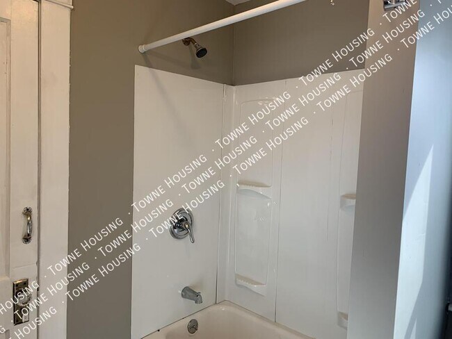 Building Photo - 1139 Walden Ave