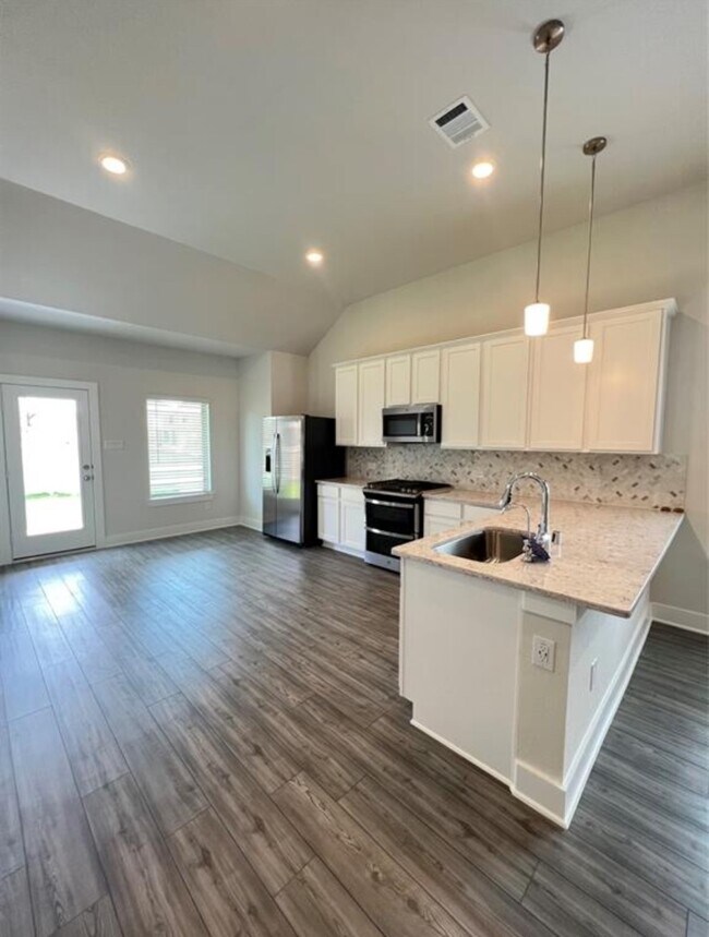 Building Photo - 17697 Tree of Heaven