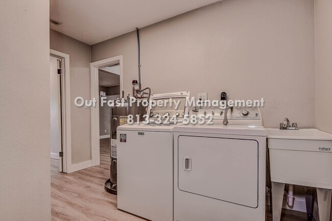 Building Photo - Home & Bonus Space Near Gulf Beaches — Ready for Move-In