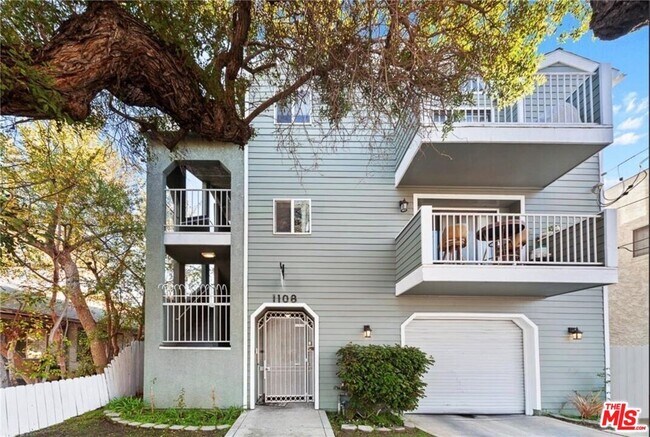 Building Photo - 1108 Termino Ave