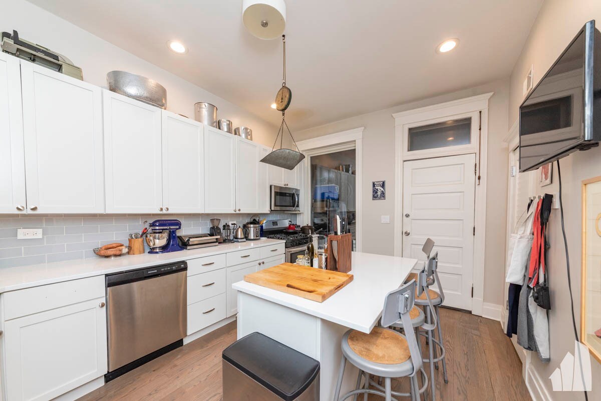 Building Photo - 1508 N Fairfield Ave