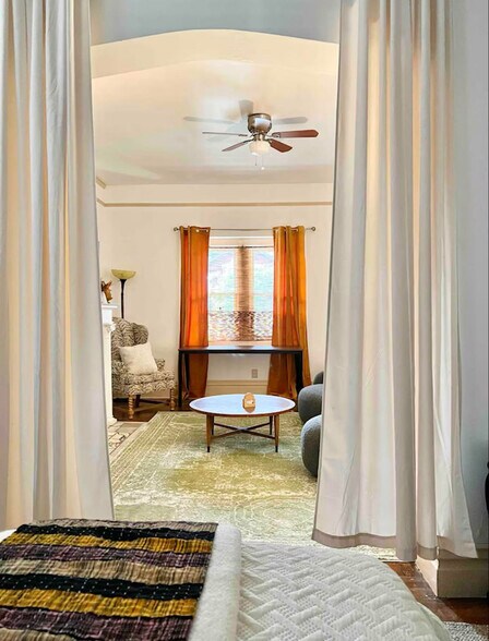 Building Photo - 822 N Euclid Ave