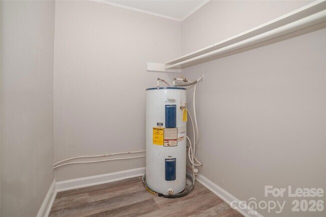 Building Photo - 5113 Higgins St