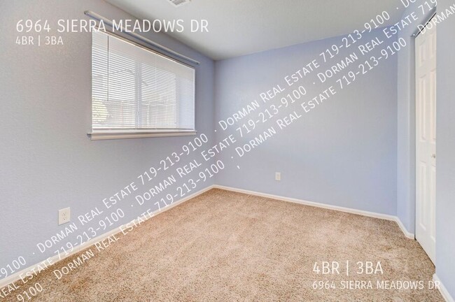 Building Photo - Updated and Open 4 Bedroom, 3 Full Bath Ho...