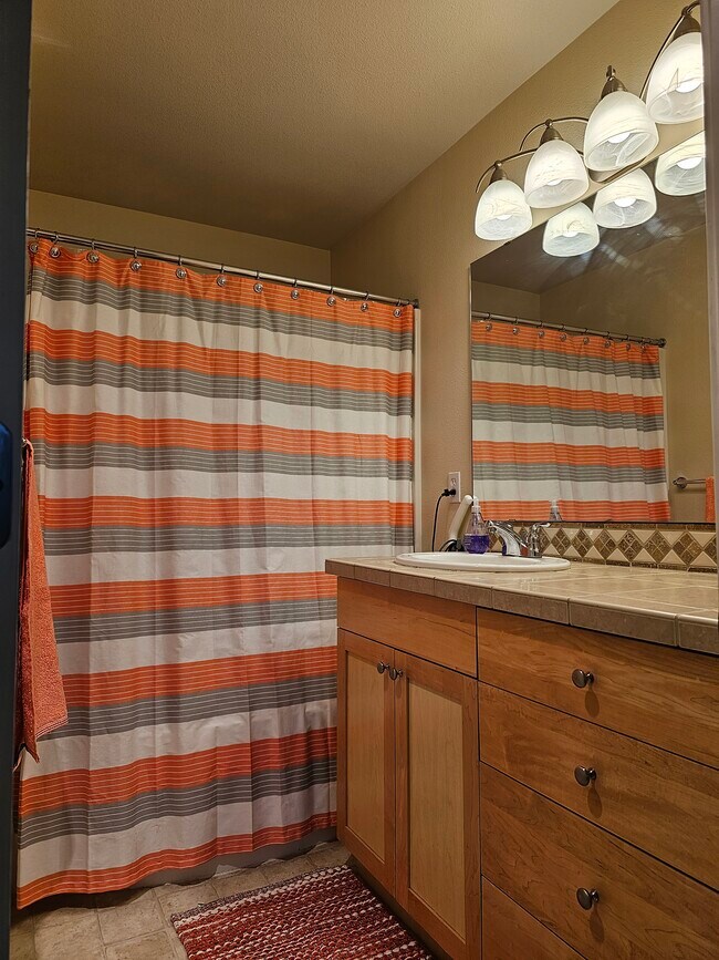 Full bathroom in Master bedroom - 12231 NE 109th Pl