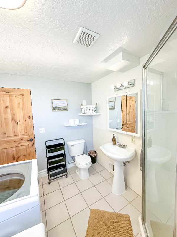 Building Photo - 980 Country Hills Dr