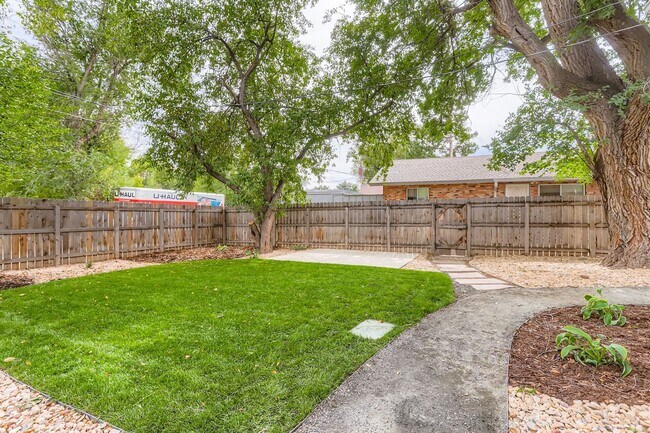 Building Photo - 3130/3132 Folsom