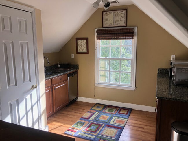 Building Photo - 5804 Searl Ter