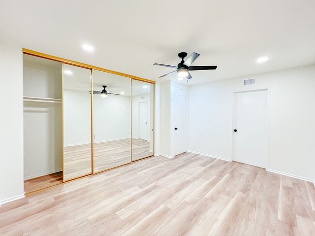 Building Photo - DELL