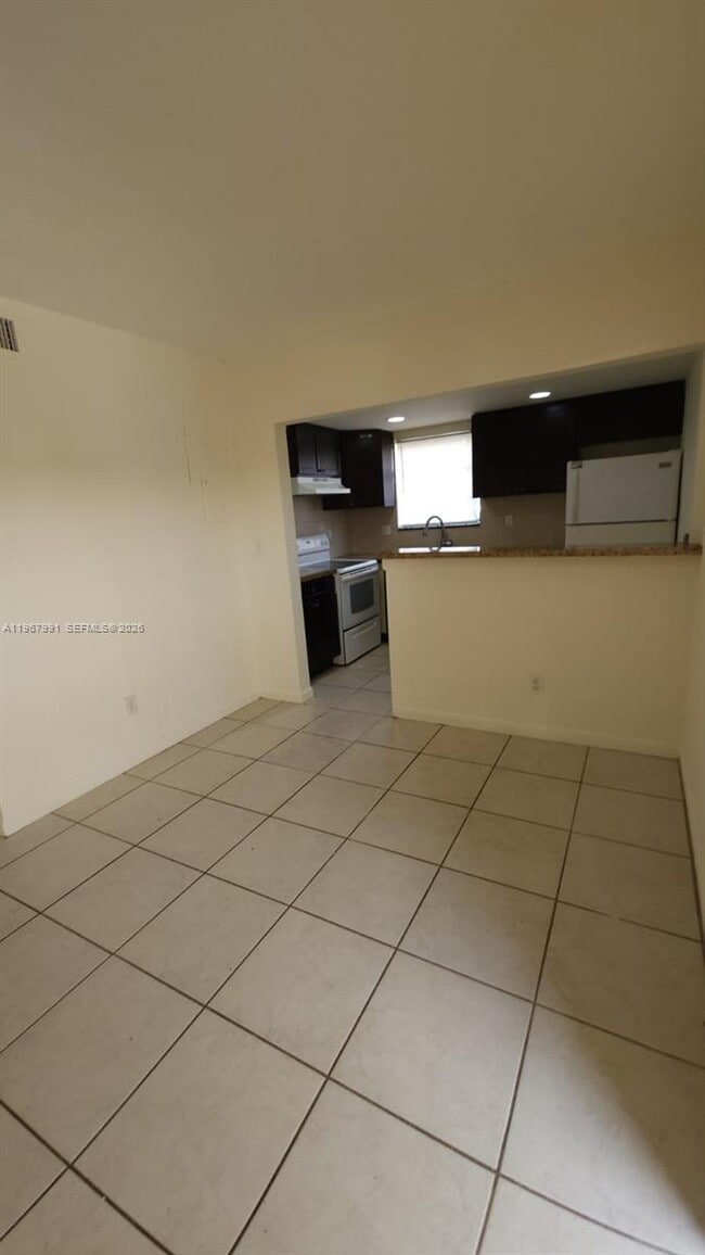 Building Photo - 2121 NE 168th St