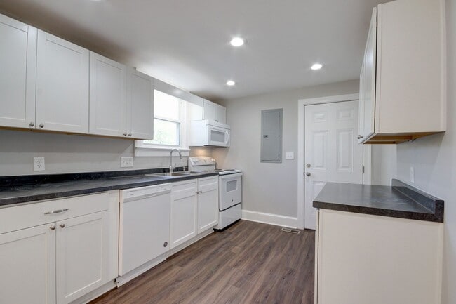 Building Photo - Charming Renovated Ranch Style Home With  Hardwood Flooring and White Cabinetry