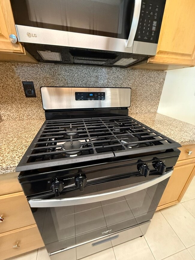 Building Photo - Beautifully Updated 2 Bed, 1 Bath Townhome-Style Condo in Auburn Greens!