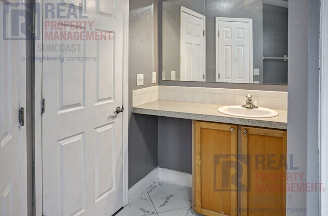 Building Photo - 4407 N Chamberlain Blvd