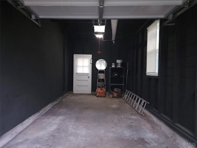 Building Photo - 637 Karess Dr