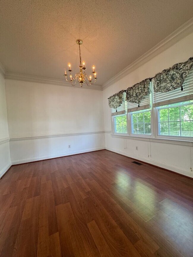 Building Photo - 103 Jessica Pl