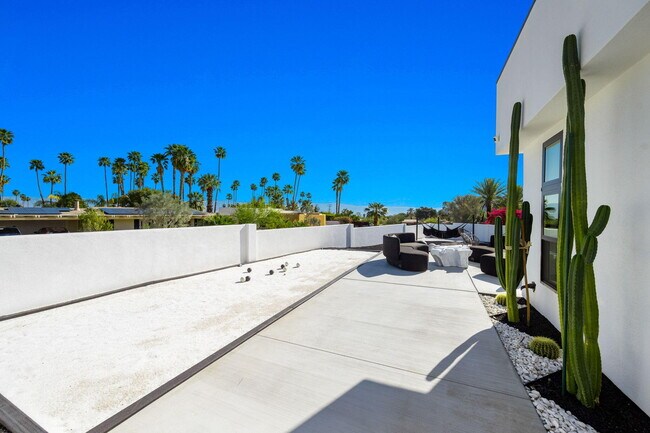 Building Photo - 47833 Sun Corral Trail