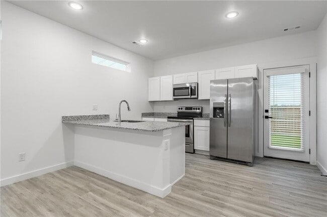Building Photo - 751 St Charles Pl