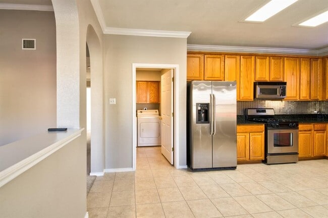 Building Photo - 10700 Beard Ave
