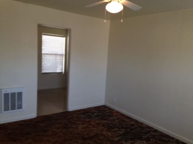 Building Photo - Downtown Downstairs Income Restricted Unit