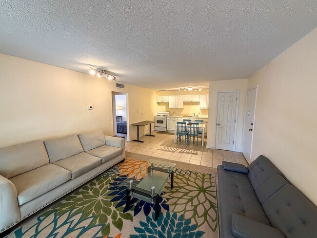 Building Photo - Summit House J-22