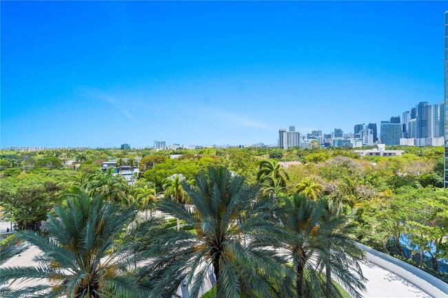 Building Photo - 2101 Brickell Ave
