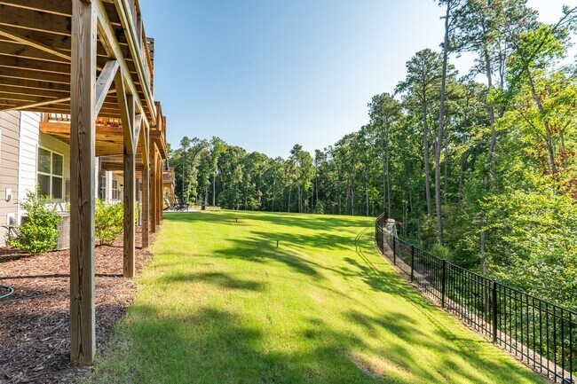 Building Photo - Stunning Like-New Townhome in Prime South Durham Location!