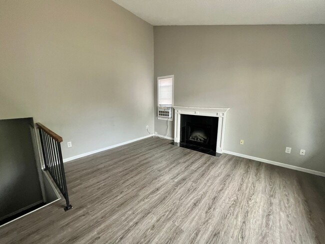 Building Photo - 4 Bedroom Twinhome in West Fargo!!