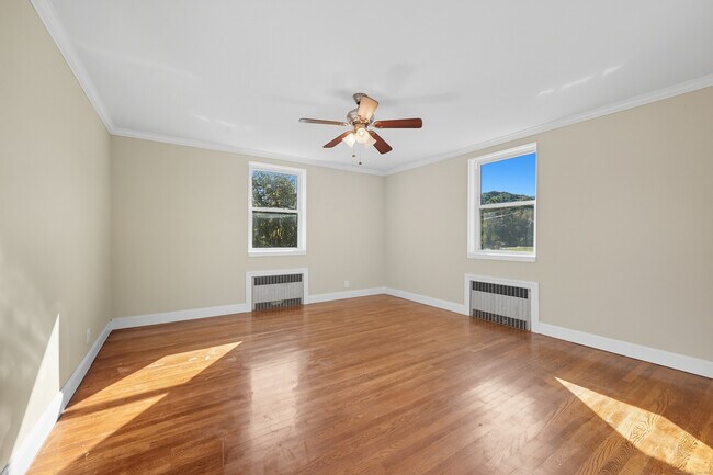 Building Photo - 142 Wolcott St