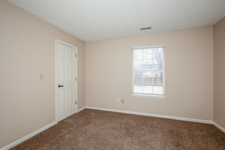 Building Photo - 5751 Ashcroft Dr