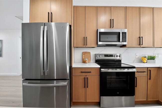 Building Photo - 4210 Palm Dr