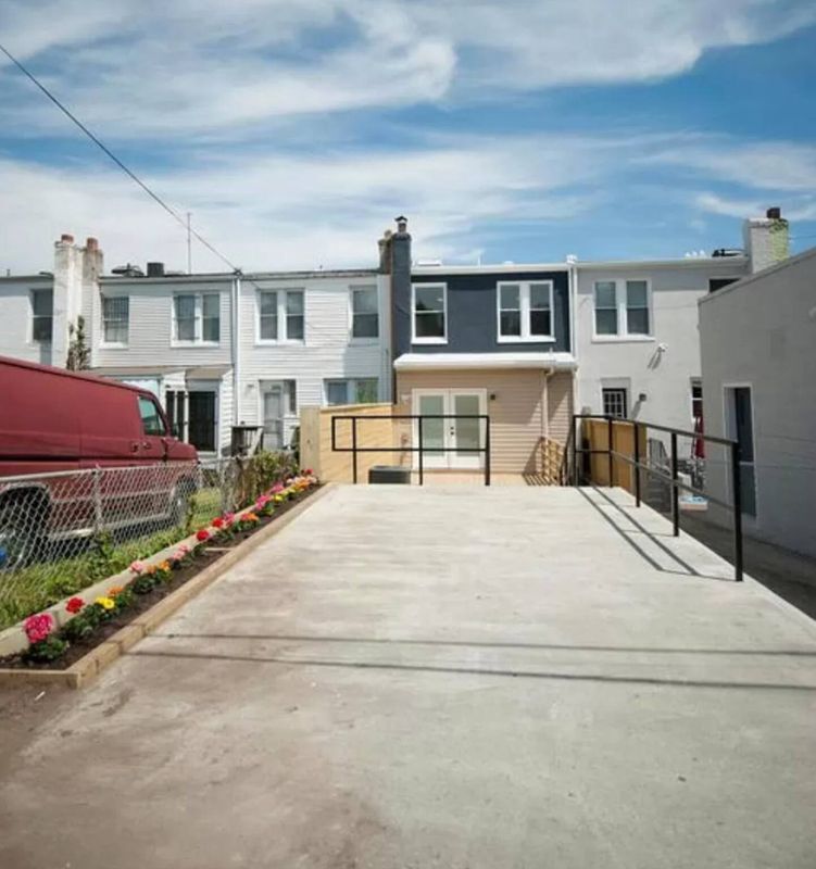 Building Photo - 2408 3rd St NE