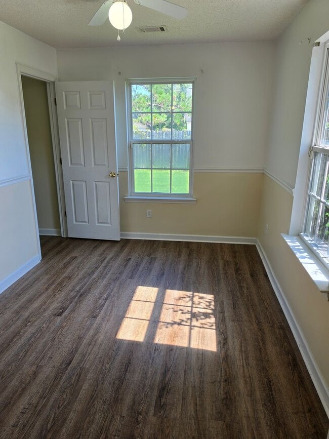 Building Photo - 620 Honey Ridge Ln