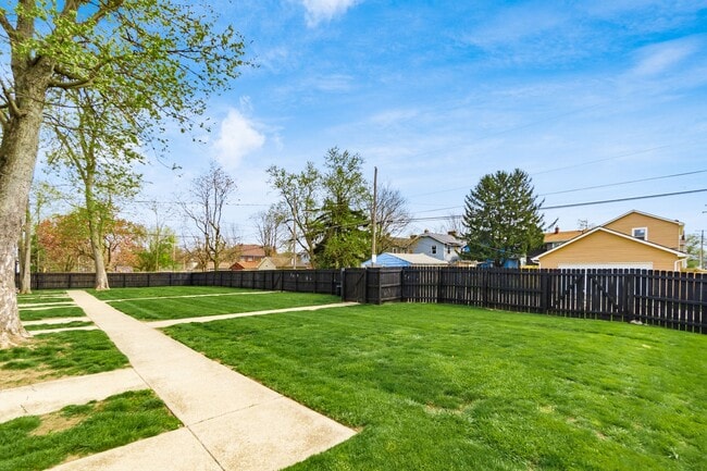 Building Photo - 958-976-976 S Champion Ave
