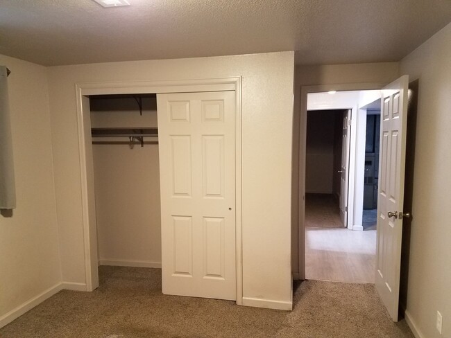 Building Photo - House For Lease