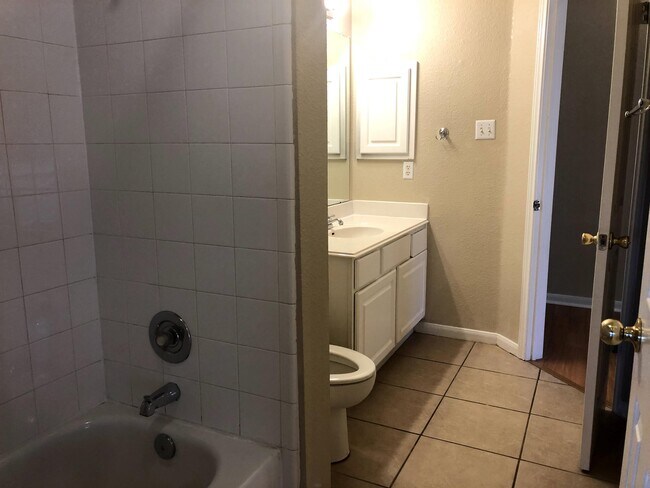 Building Photo - 13529 Anarosa Loop