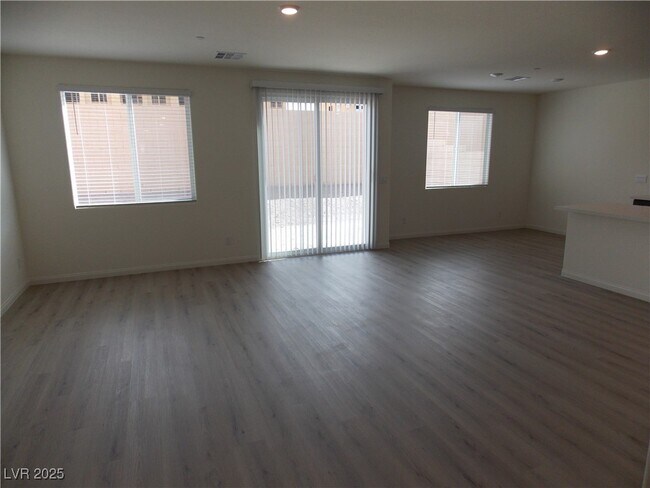 Building Photo - 565 Ruby Robin Ave