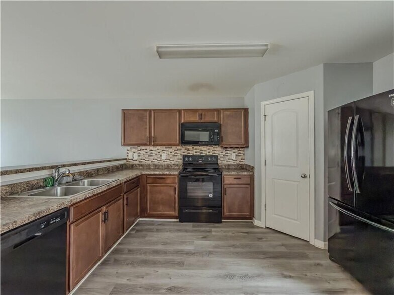 Building Photo - 340 Arthurs Ln