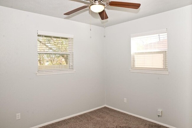 Building Photo - 216 S Bristow Ave