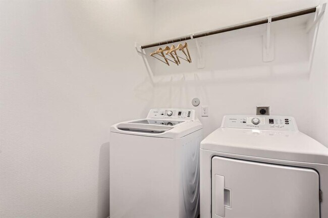 Building Photo - 25617 Microstar Wy