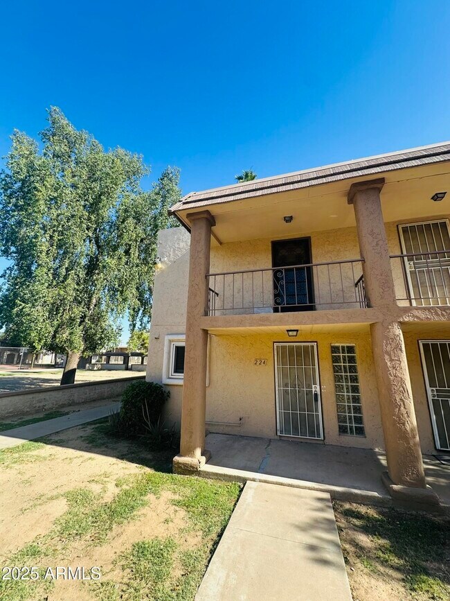 Building Photo - 7126 N 19th Ave