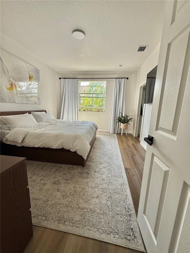 Building Photo - 1034 NE 208th St