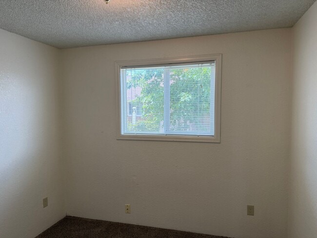Building Photo - 3 bedroom 2 bath house in Thurston!